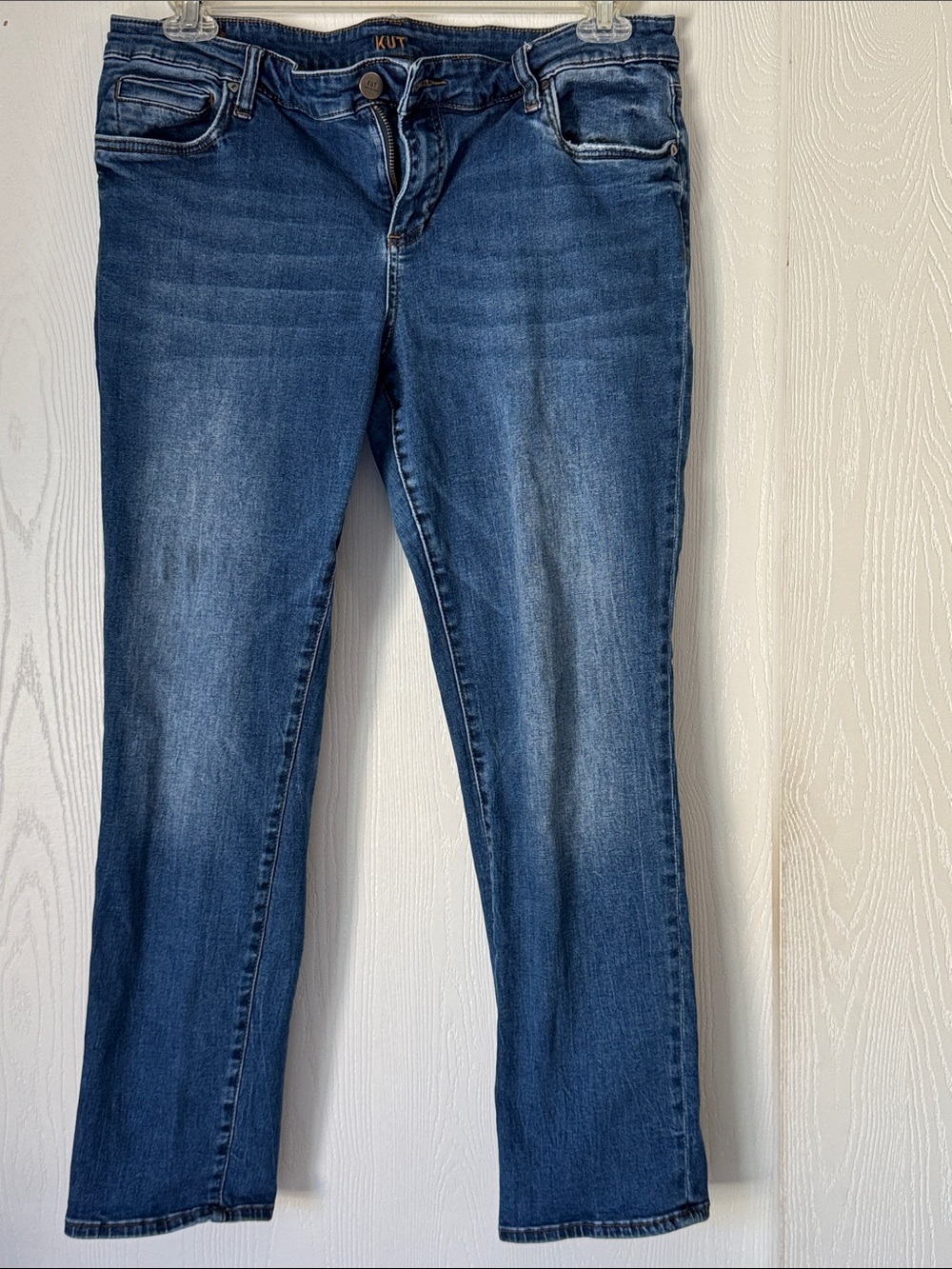 Kut from the Kloth Straight Leg Jeans in Medium Blue Wash